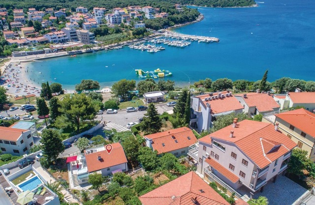 Beautiful home in Pjescana Uvala