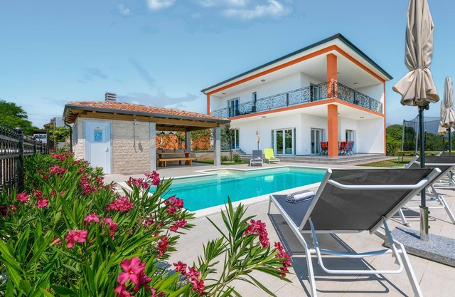 Beautiful home in Buje