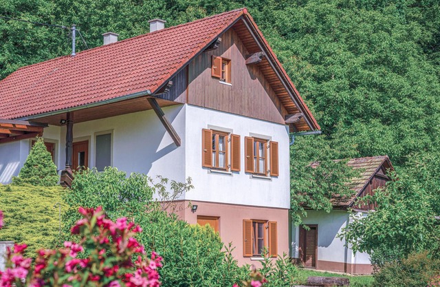 Beautiful home in Gaas with WiFi