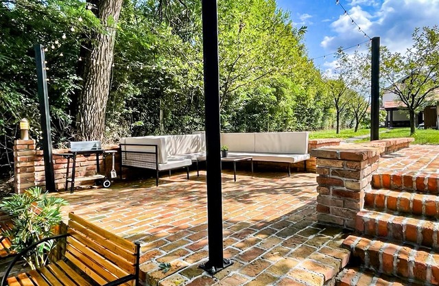 Beautiful home in Mirkovci with jacuzzi