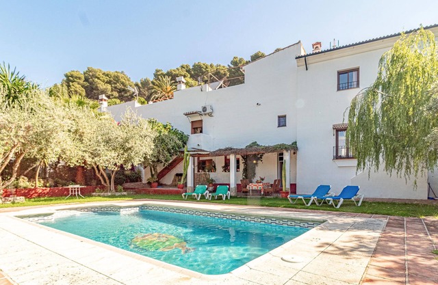 Beautiful home in Montecorto with WiFi