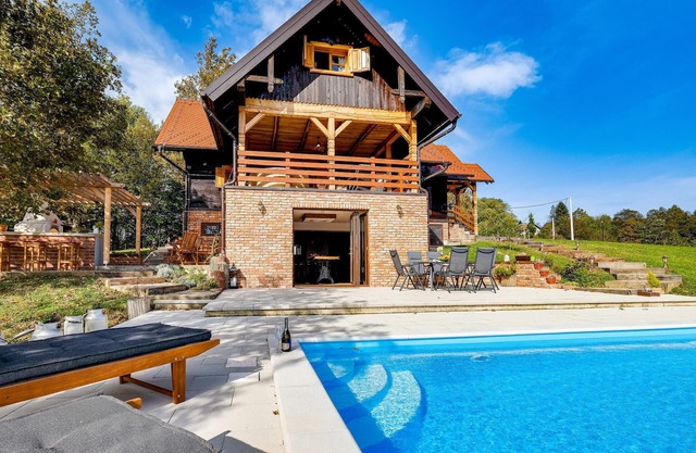 Beautiful home in Pisarovina with Wi-Fi