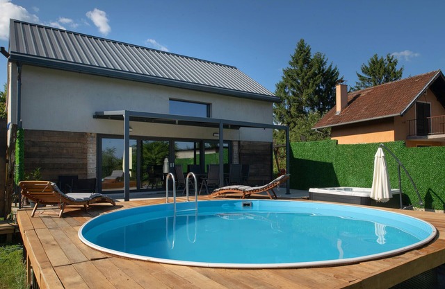 Beautiful home in Vurot with WiFi