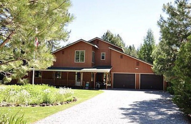 Beautiful home minutes to Mt. Lassen, hunting, Pacific Crest Trail and fishing