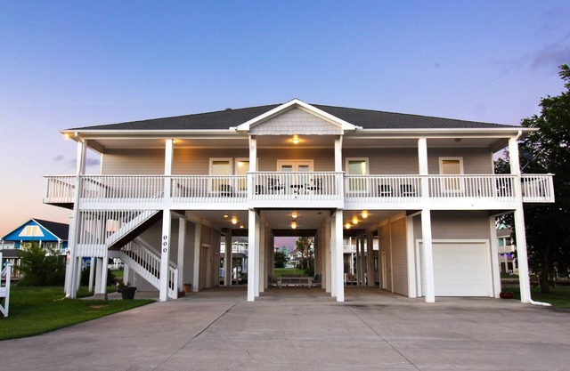 Beautiful home on the water!