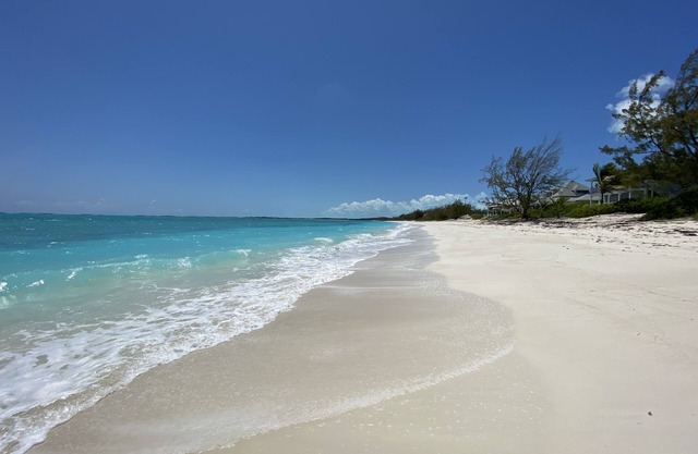 Beautiful House on the beach. Come and enjoy your paradise vacation!