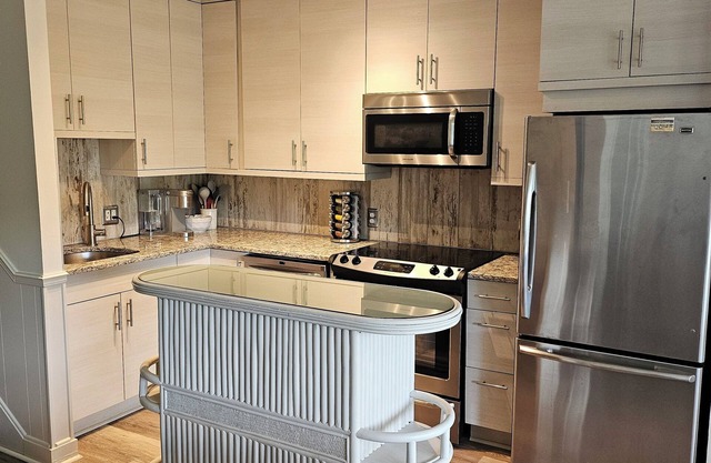 BEAUTIFUL IN TOWN! - 2 Bedroom 1 Bath on Rehoboth Ave.nWalk to Beach and Shops!