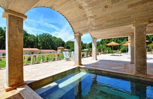 Beautiful apartment for 8 people with pool