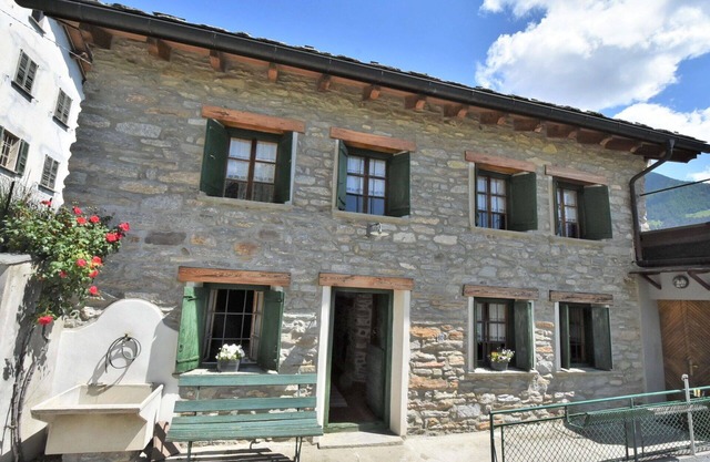 Beautiful private villa for 6 guests with TV
