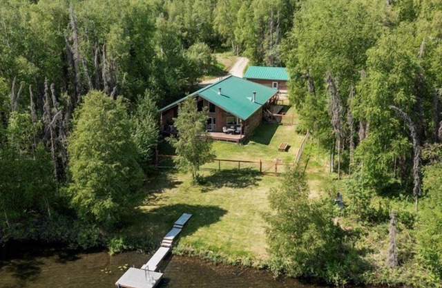 Beautiful Lakefront Cabin with Private Hot Tub & Inflatable Kayaks - Dogs OK