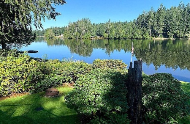 Beautiful Lakefront | Sunset Views + AC+ Kayaks + Bicycles & More!