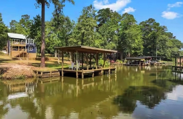 Beautiful Lakefront Retreat on 1 Acre/Monthly Discount!