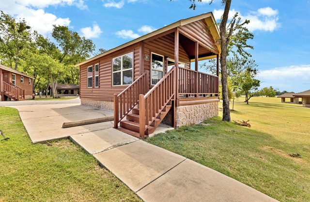 Beautiful Lakeside Tiny House Cabin A