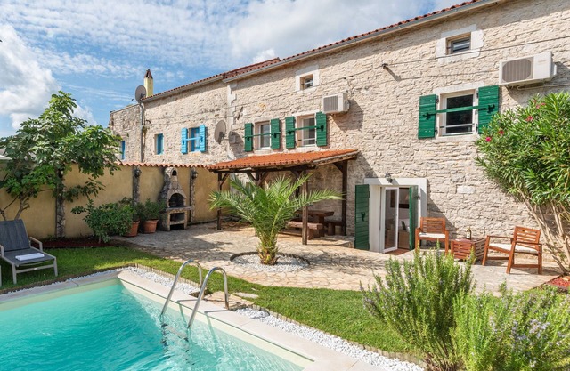 Beautiful large stone house with pool and garden, near Porec and the sea