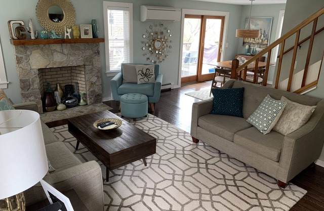 Beautiful, Large, Pet Friendly, 4 Bedroom House In West End Meadowview Heights.