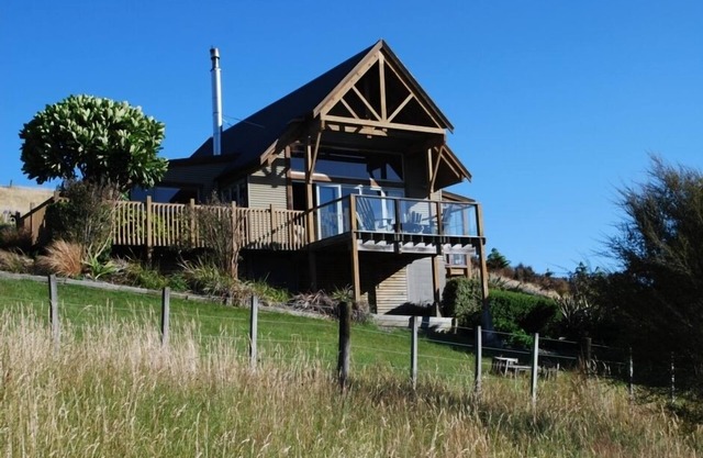 Beautiful lodge on the Ruamahanga River
