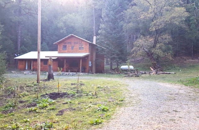 BEAUTIFUL LOG CABIN ON NOGAL CANYON CREEK/LINCOLN CO NATIONAL FOREST