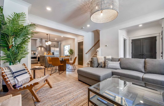 Beautiful Luxury Renovation|5 minutes to Downtown