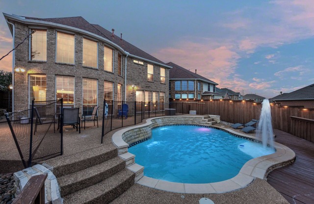 Beautiful Mansion w/Pool + Huge Gameroom