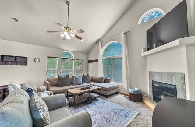 Beautiful Mountain Townhome, Great Views, Lots of Space 173