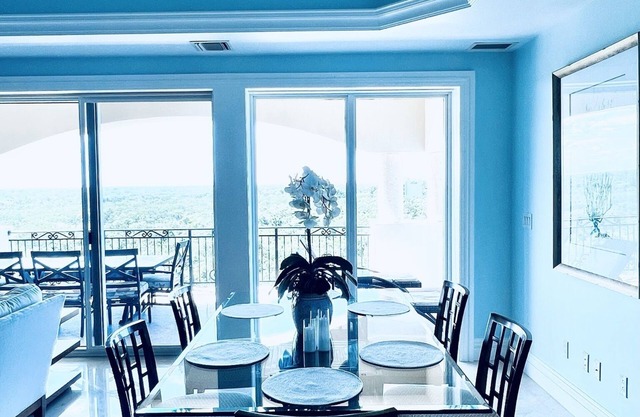 Beautiful 3 Bedroom Villa with Beautiful Sunsets n 5th Floor