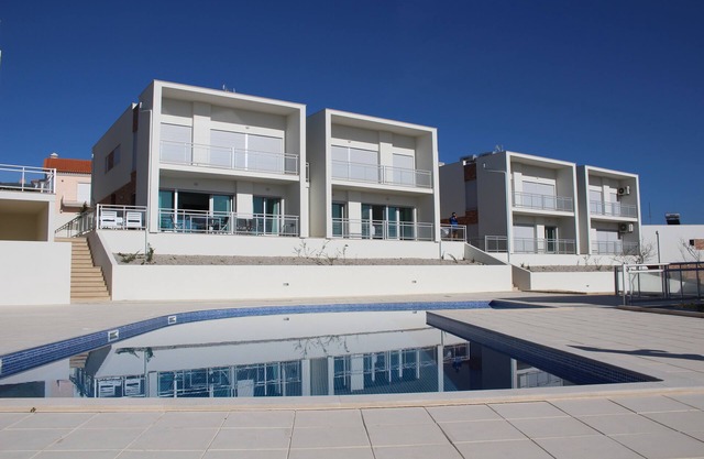 Beautiful new apartment with swimming pool on the Portuguese Silver Coast