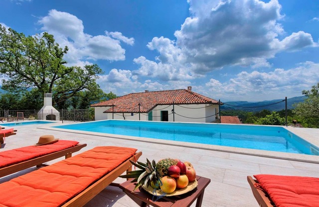 Beautiful newly renovated villa with private pools
