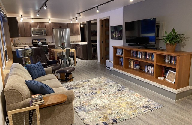 Beautiful Nottingham House: Secluded but Close to Town