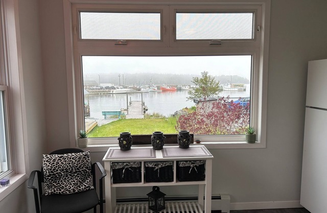 Beautiful Ocean view retreat in Eastern Passage: Serenity by the Ocean 🌊