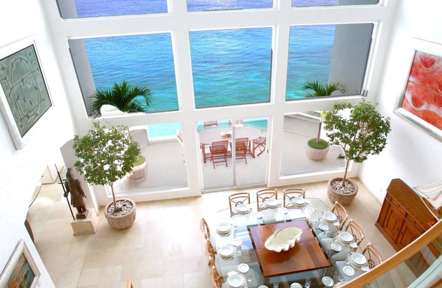 Beautiful Oceanfront 3-Level Penthouse with Hotel Services and Private Terraces