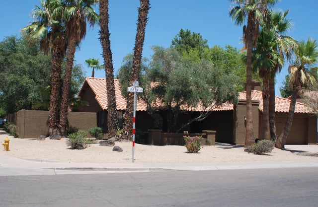 Beautiful Pool Home Close To Area Sites, Shopping, Hospitals, And Golf