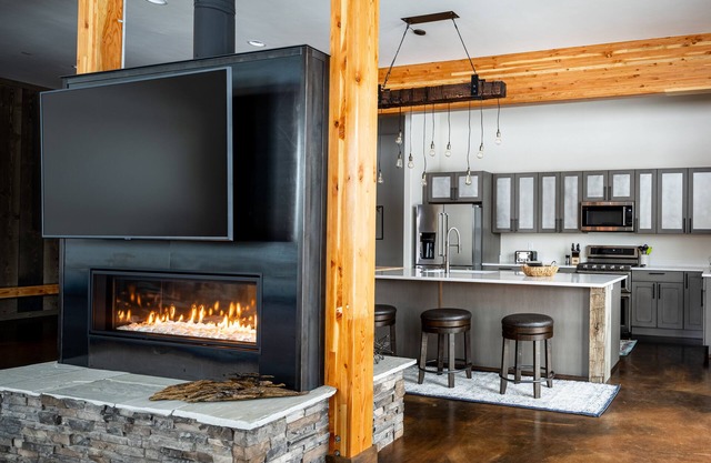 Beautiful, private, perfectly located home for sleeping 16 guests comfortably!