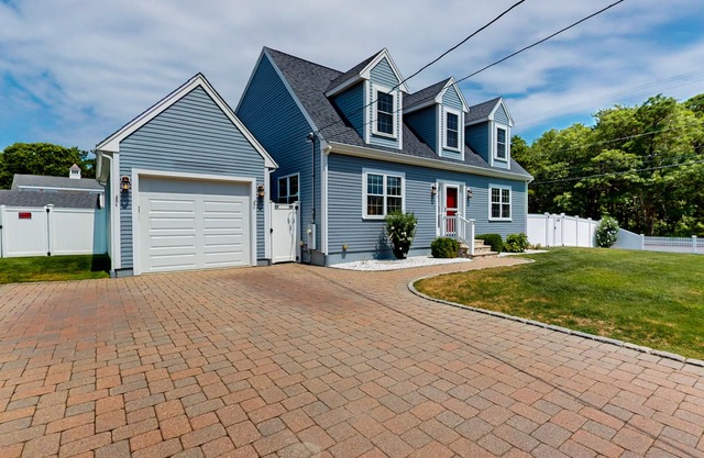 Beautiful private home near family beach with large yard, screened gazebo, & AC