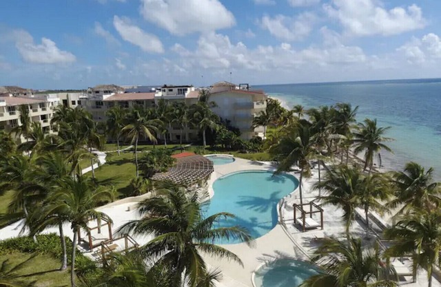 Beautiful private apartment with sea view 15 minutes from the airport