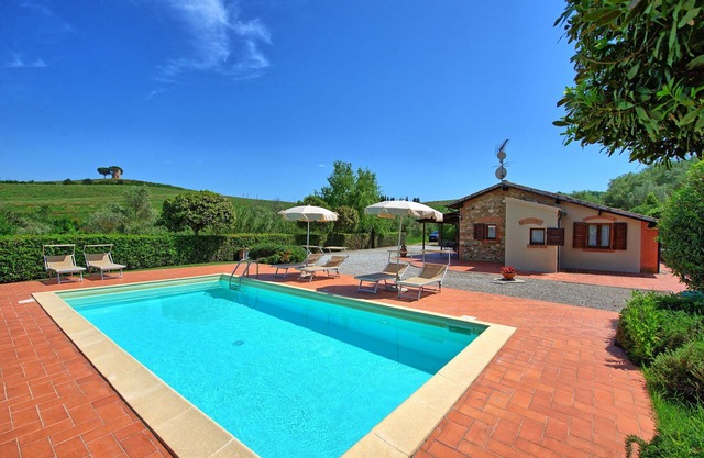 Beautiful private villa for 6 people with A/C, private pool, WIFI, TV and panoramic view