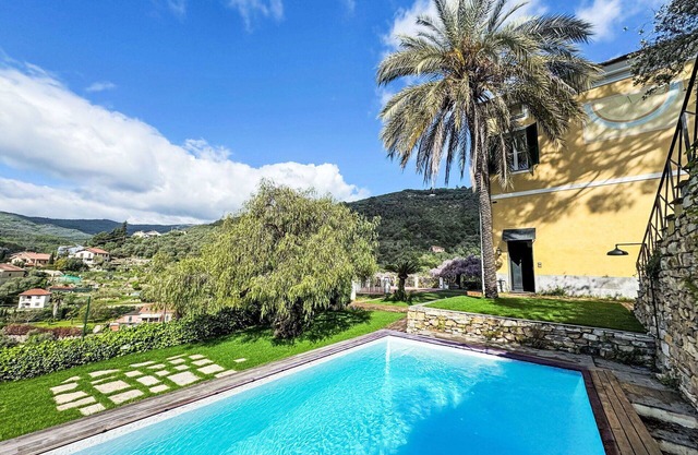 Beautiful private villa for 8 people with WIFI, private pool, A/C, patio and panoramic view