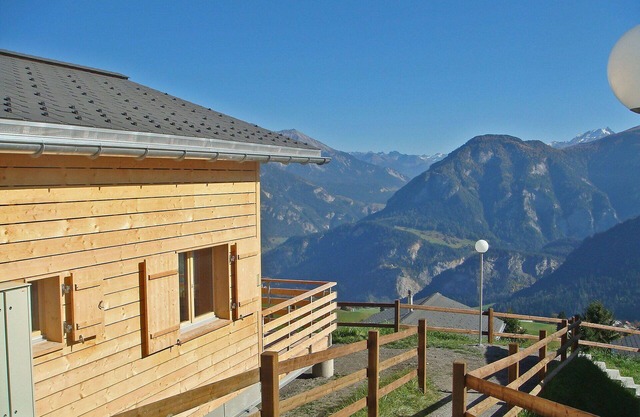 Beautiful private villa for 6 guests with WIFI, TV, terrace, pets allowed and panoramic view