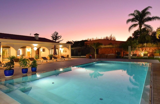 Beautiful private villa for 10 guests with private pool, A/C, WIFI, TV and patio