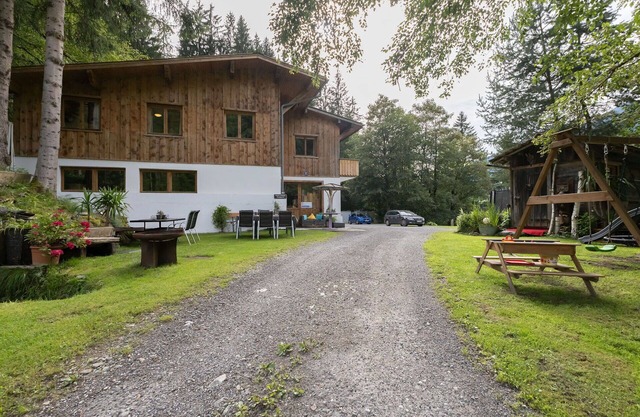 Beautiful private villa for 38 people with WIFI, TV and patio
