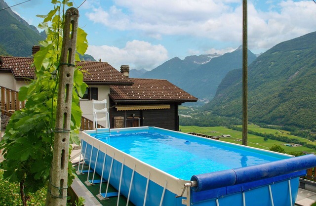 Beautiful private villa for 6 people with private pool, WIFI, TV, patio and pets allowed