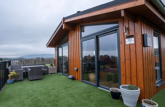 Beautiful private villa for 6 people with WIFI, TV and balcony