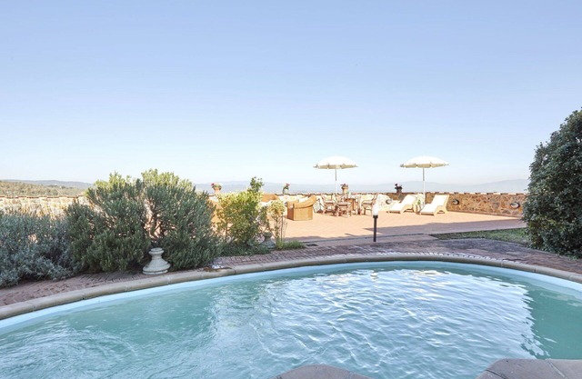 Beautiful private villa for 16 guests with hot tub, WIFI, private pool, A/C, TV and terrace
