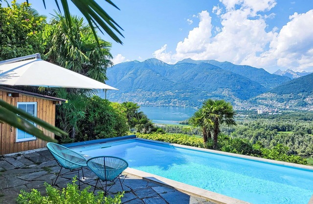 Beautiful private villa with WIFI, private pool, TV, patio, pets allowed and panoramic view