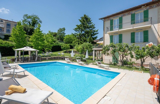 Beautiful private villa for 8 guests with WIFI, private pool, TV and patio