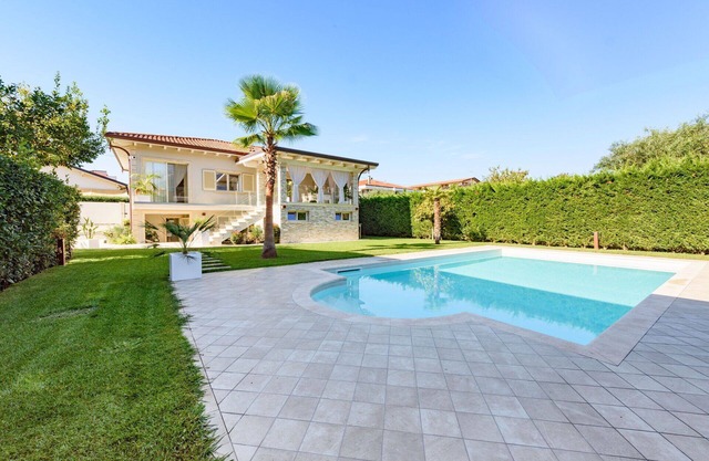 Beautiful private villa for 10 guests with A/C, WIFI, private pool and TV, close to Forte Dei Ma.