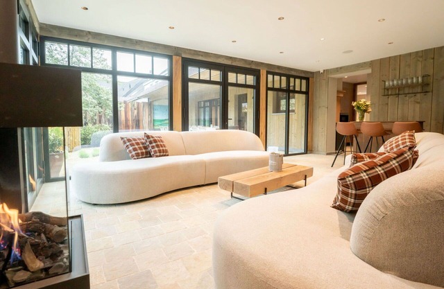 Beautiful private villa for 12 people with WIFI, TV and patio