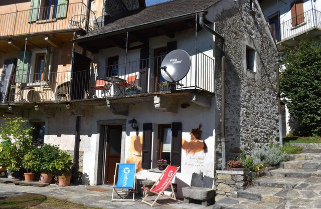 Beautiful private villa for 2 guests with WIFI, TV, patio and pets allowed