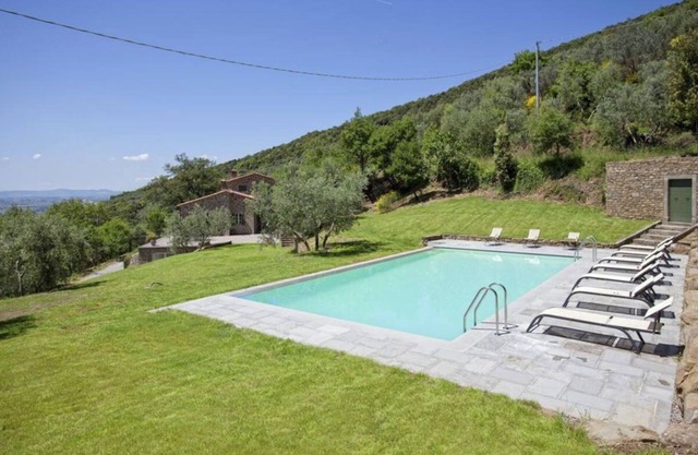 Beautiful private villa for 11 guests with private pool, sauna, WIFI, hot tub, A/C and TV