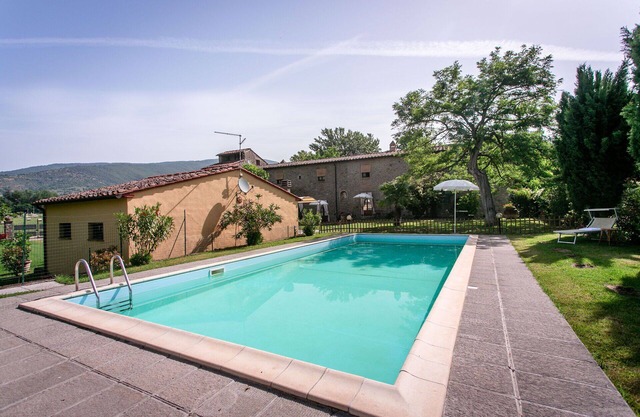 Beautiful private villa for 18 people with A/C, WIFI, private pool and TV