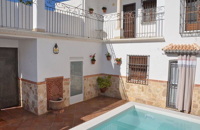 Beautiful private villa for 8 guests with WIFI, A/C, private pool, TV and patio